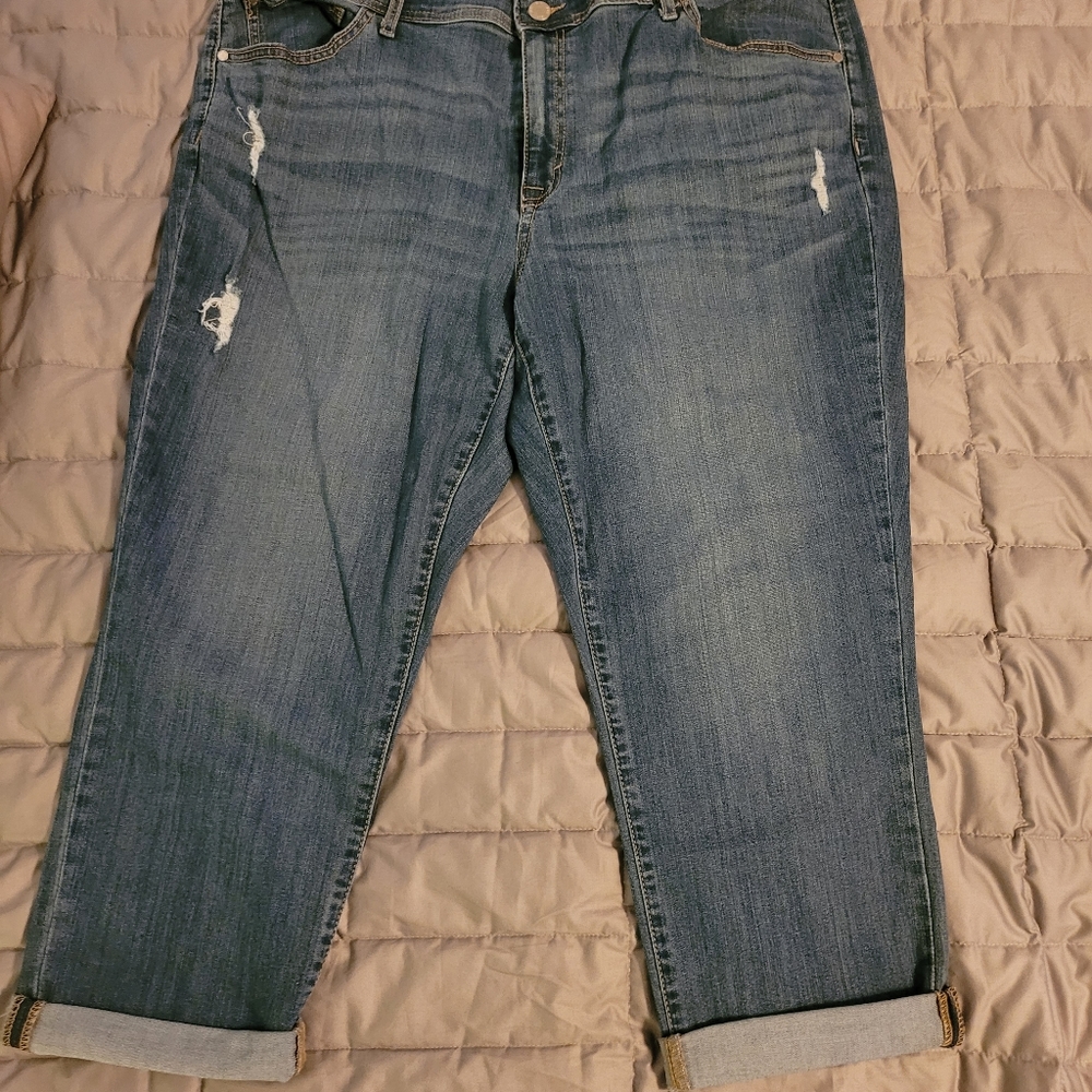 Cropped blue jeans